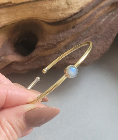 Brass bangle with Labradorite / Gold bracelet / Bracelet / Golden / Brass / Boho / Minimal / Minimalist / Minimal / Elegant / Stackable