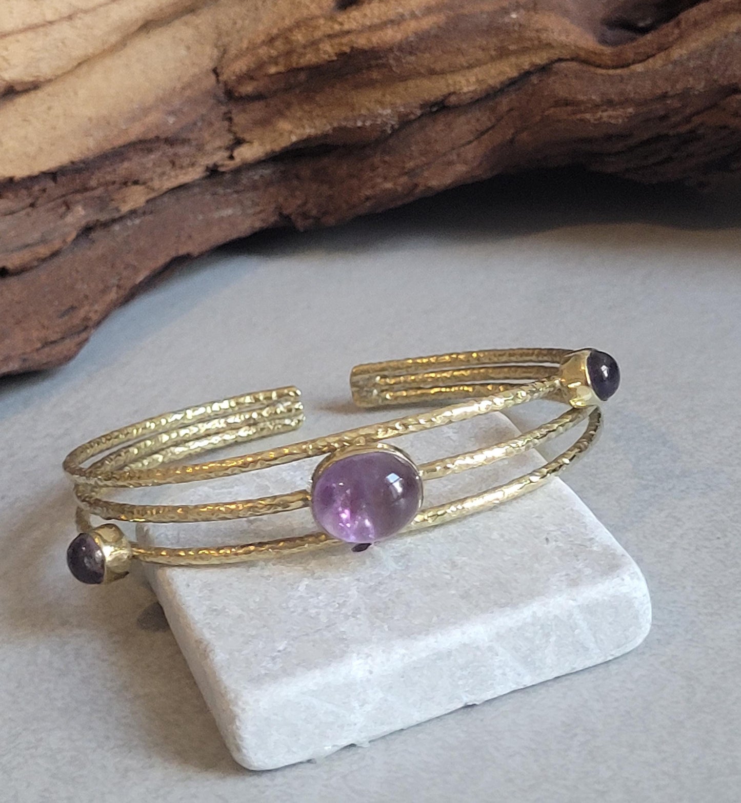 Golden cuff bracelet / Elegant / Hammered style / Luxurious / Gift / Gifting / Boho / Ethnic style / Brass / Gold / Pretty