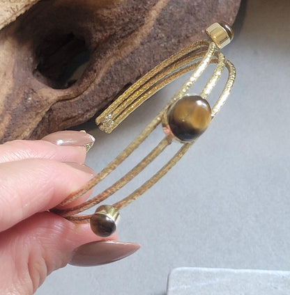 Golden cuff bracelet / Elegant / Hammered style / Luxurious / Gift / Gifting / Boho / Ethnic style / Brass / Gold / Pretty