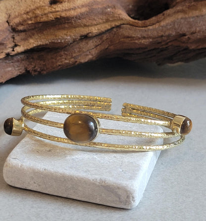 Golden cuff bracelet / Elegant / Hammered style / Luxurious / Gift / Gifting / Boho / Ethnic style / Brass / Gold / Pretty
