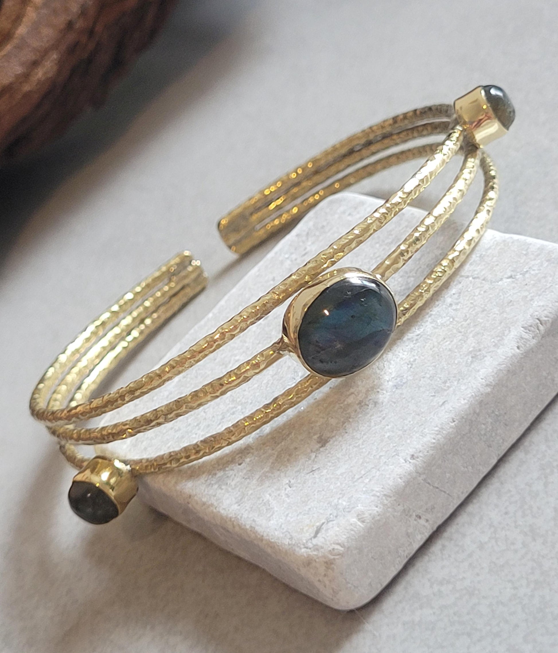 Golden cuff bracelet / Elegant / Hammered style / Luxurious / Gift / Gifting / Boho / Ethnic style / Brass / Gold / Pretty