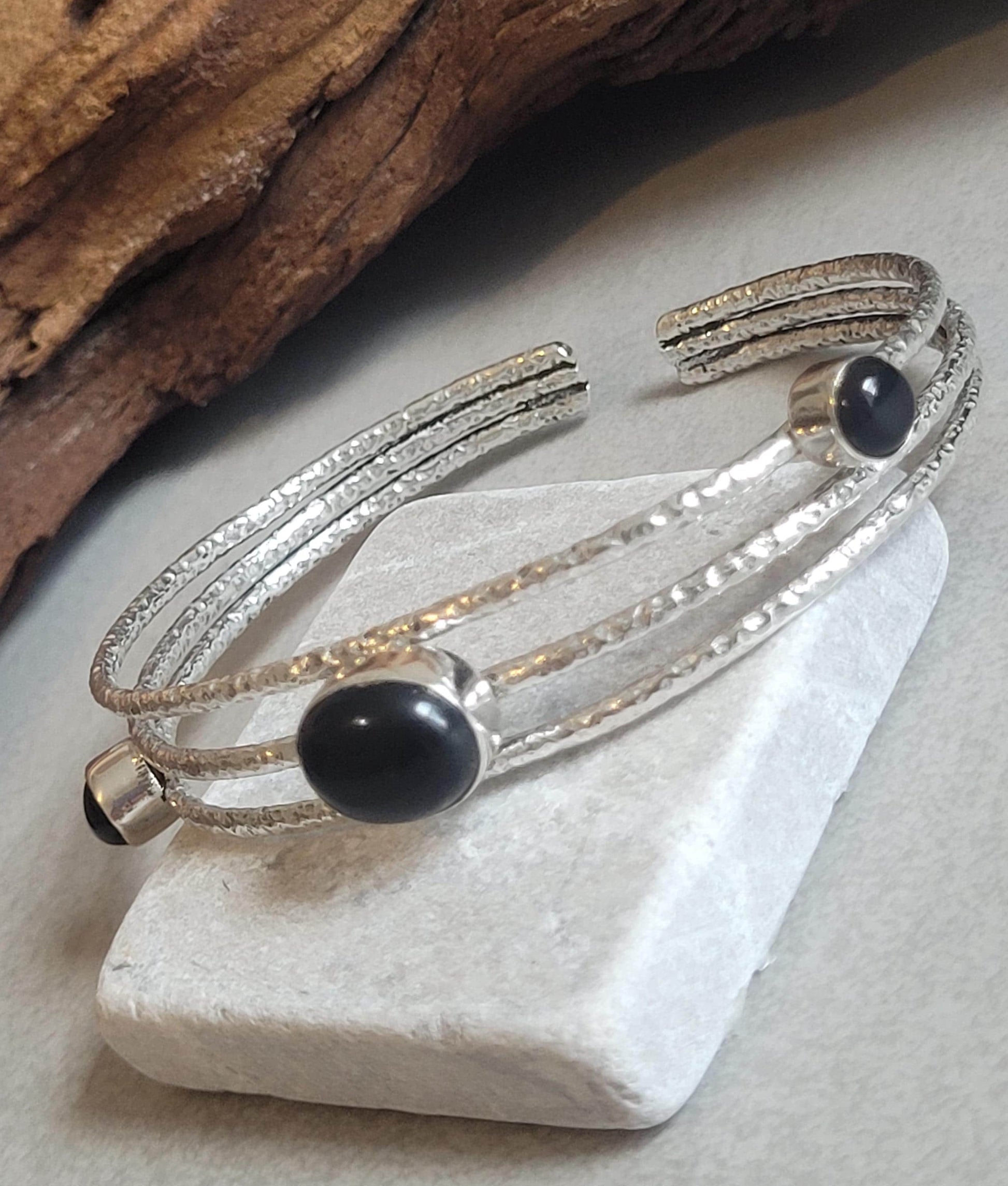 Silver cuff bracelet / Elegant / Hammered style / Luxurious / Gift / Gifting / Boho / Ethnic style / Bangle / Silver / Pretty