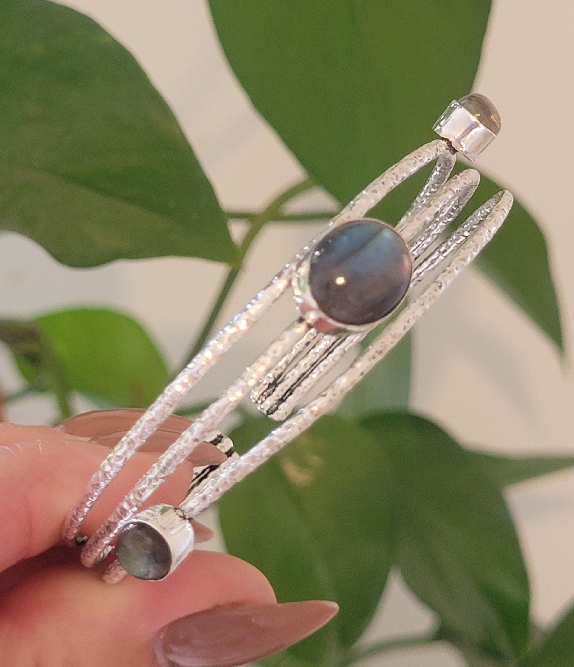 Silver cuff bracelet / Elegant / Hammered style / Luxurious / Gift / Gifting / Boho / Ethnic style / Bangle / Silver / Pretty