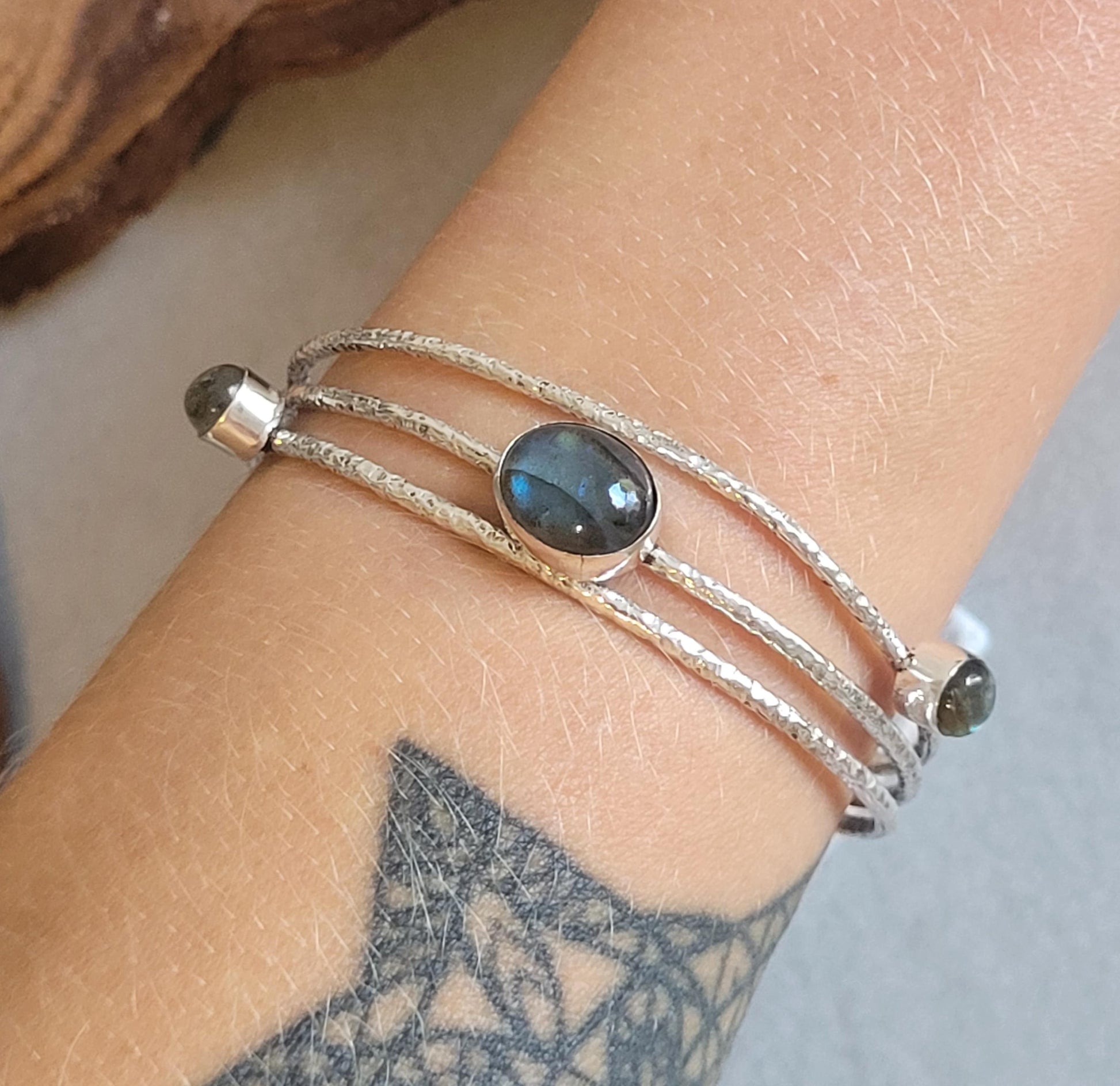 Silver cuff bracelet / Elegant / Hammered style / Luxurious / Gift / Gifting / Boho / Ethnic style / Bangle / Silver / Pretty