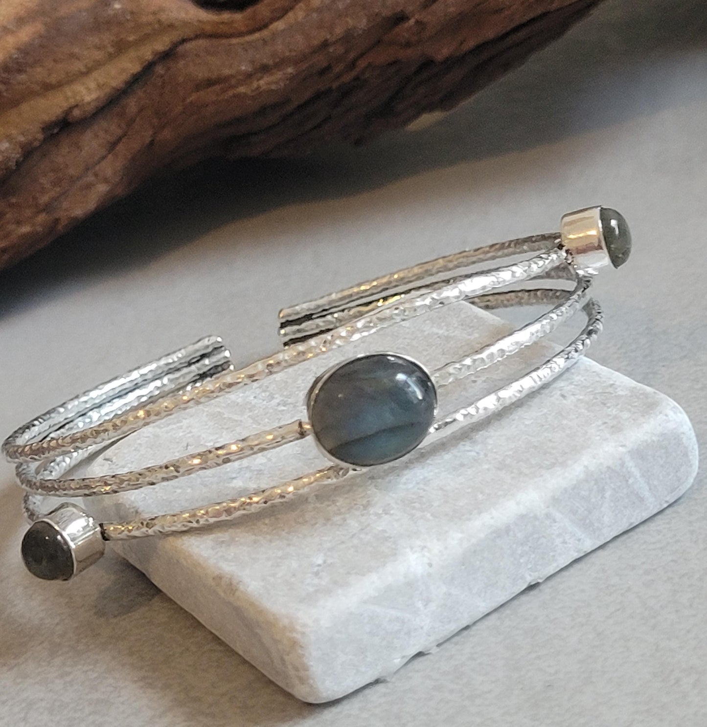 Silver cuff bracelet / Elegant / Hammered style / Luxurious / Gift / Gifting / Boho / Ethnic style / Bangle / Silver / Pretty