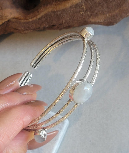Silver cuff bracelet / Elegant / Hammered style / Luxurious / Gift / Gifting / Boho / Ethnic style / Bangle / Silver / Pretty