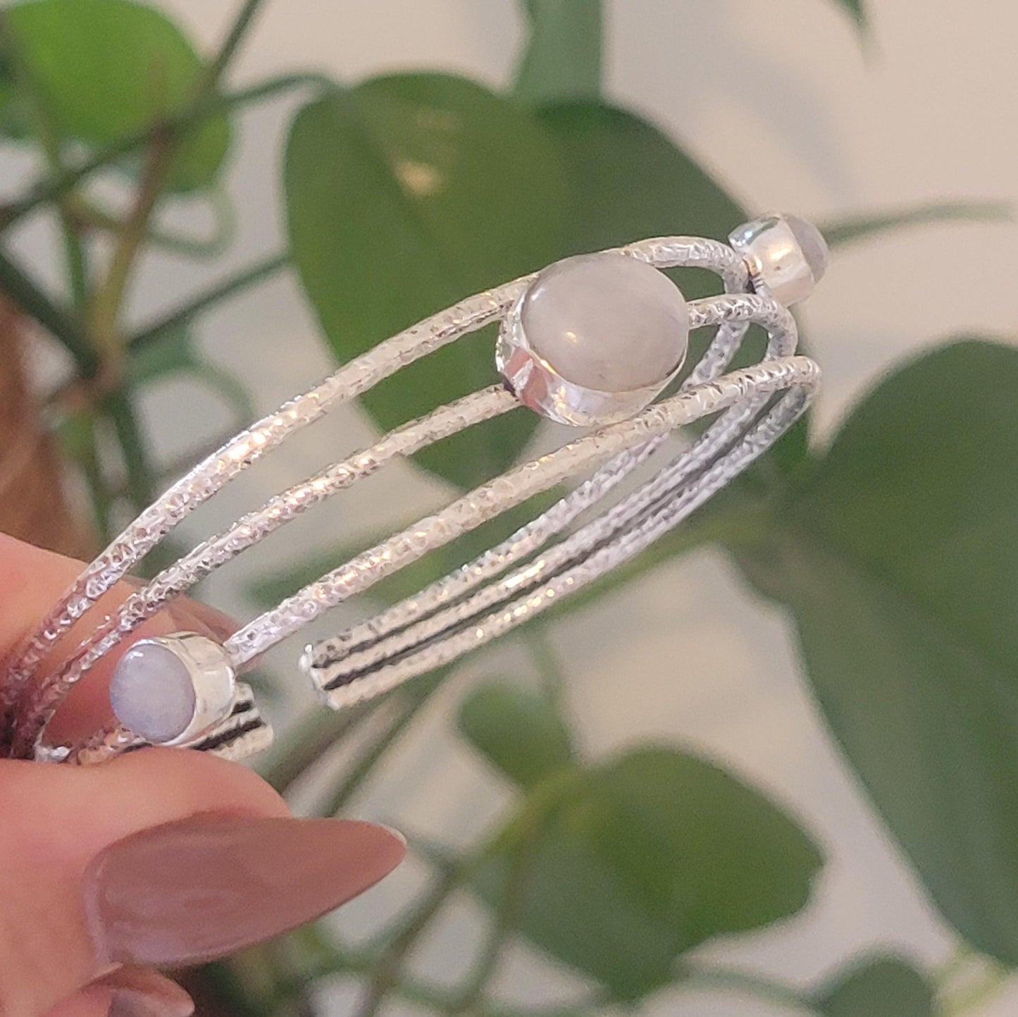 Silver cuff bracelet / Elegant / Hammered style / Luxurious / Gift / Gifting / Boho / Ethnic style / Bangle / Silver / Pretty