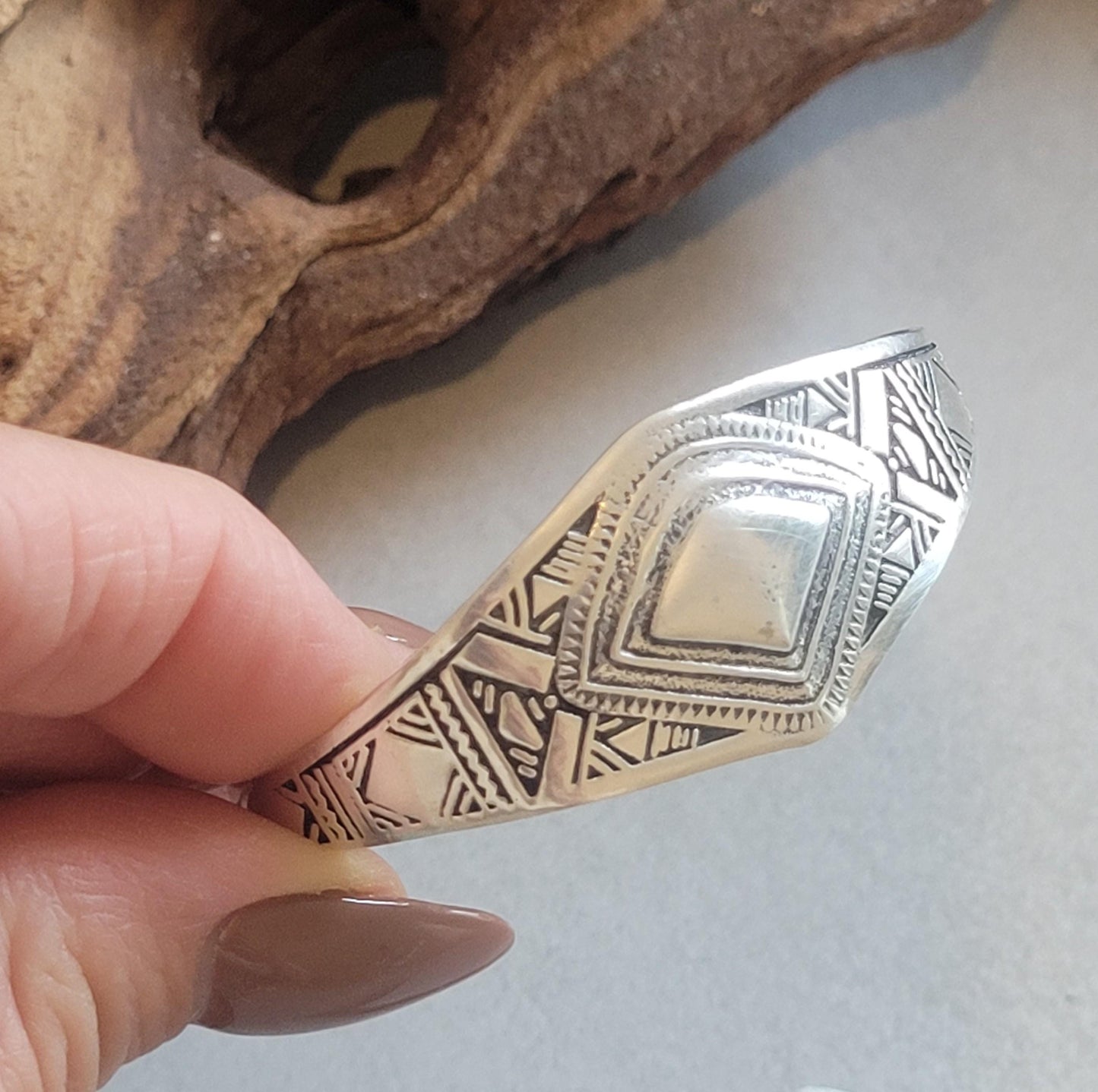 Silver detailed bracelet / Traditional / Intricate patterns / Cuff / Unique / Bracelet / Tribal / Ethnic / Jewellery