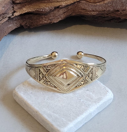 Gold detailed bracelet / Traditional / Intricate patterns / Cuff / Unique / Bracelet / Tribal / Ethnic / Jewellery / Brass