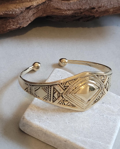 Gold detailed bracelet / Traditional / Intricate patterns / Cuff / Unique / Bracelet / Tribal / Ethnic / Jewellery / Brass