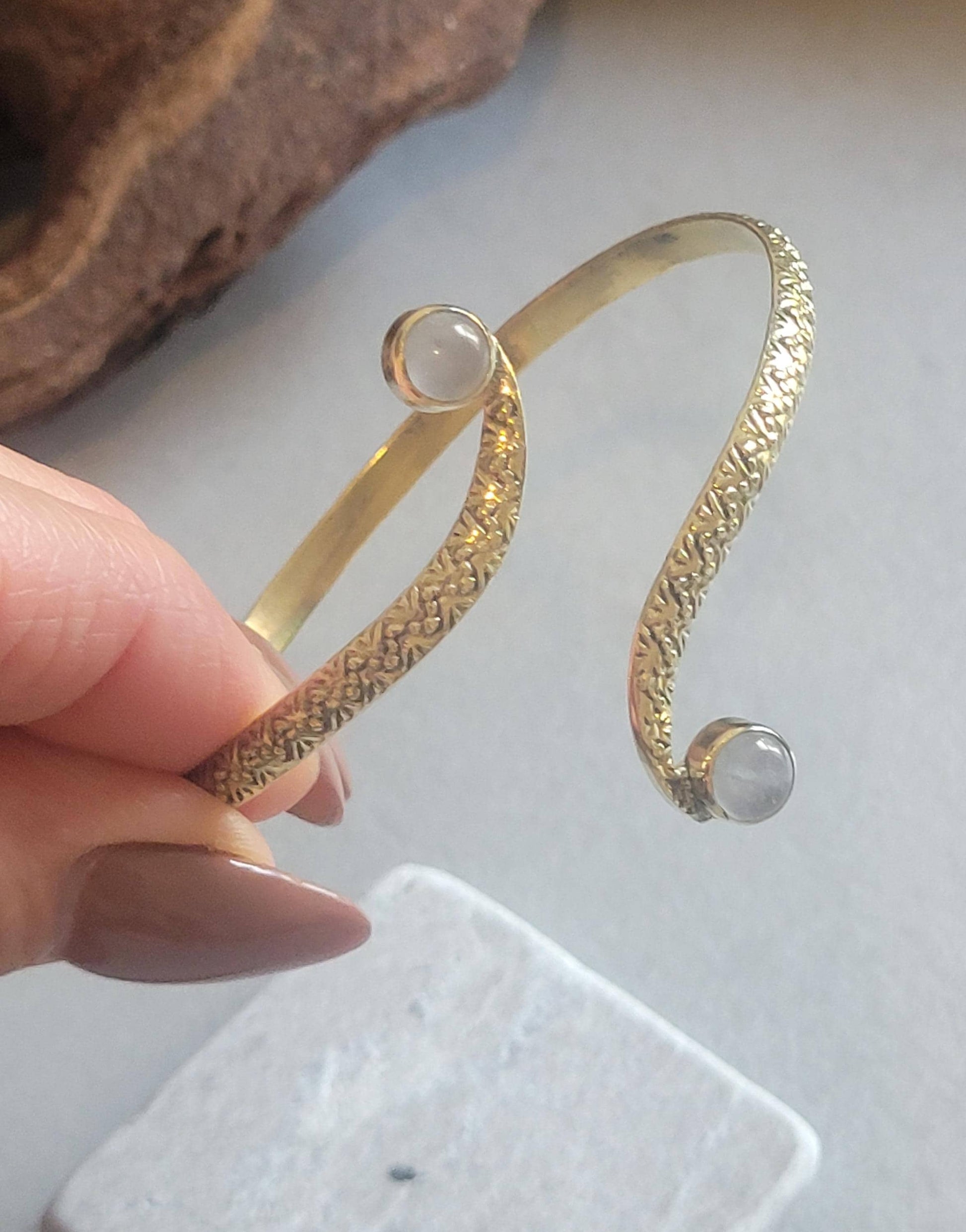 Golden double stone bracelet / Detailed cuff bracelet / Unique / Elegant / Brass / Gift idea/ Ethnic / Minimalist / Statement