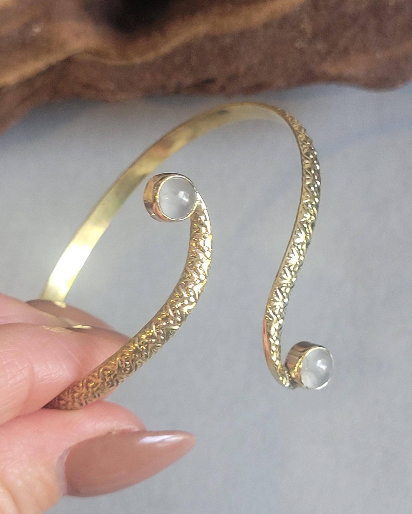 Golden double stone bracelet / Detailed cuff bracelet / Unique / Elegant / Brass / Gift idea/ Ethnic / Minimalist / Statement