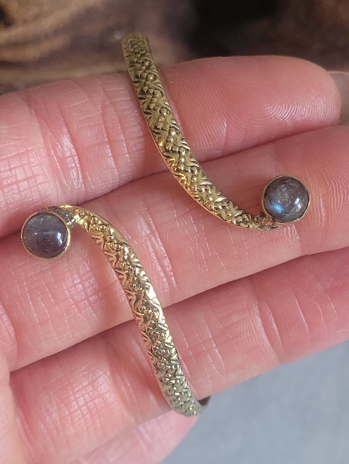 Golden double stone bracelet / Detailed cuff bracelet / Unique / Elegant / Brass / Gift idea/ Ethnic / Minimalist / Statement