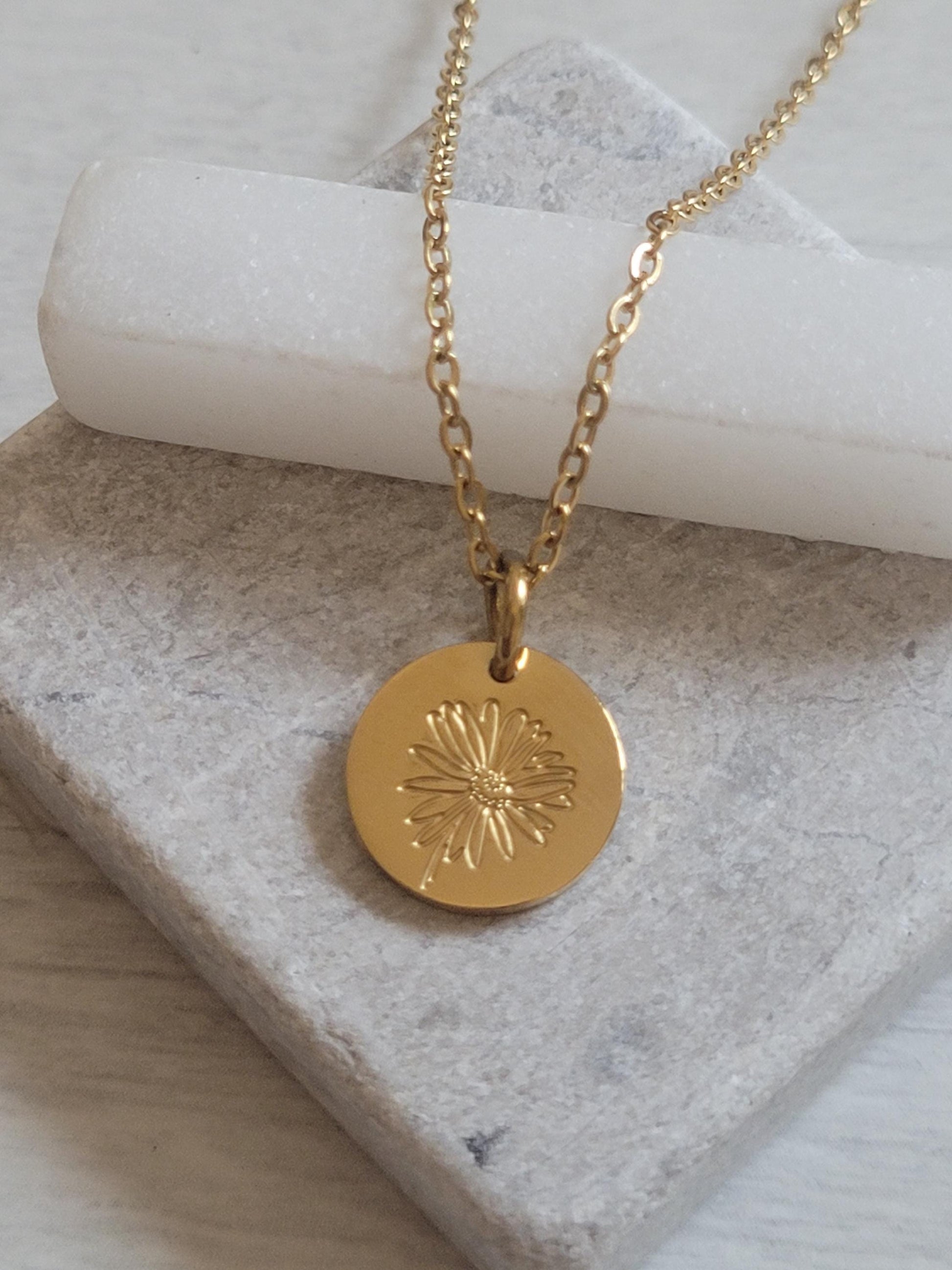 Simple Golden necklace / 18k gold / Minimal / Minimalist / Layer necklace / Gold / Golden/ Gift / Cute / Pretty