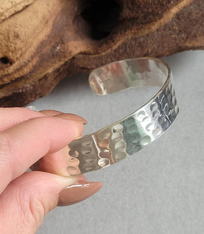 Silver hammered bracelet / Cuff / Simple band bracelet / Adjustable / Hammered jewellery / Statement piece / Gift