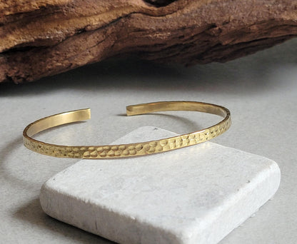 Golden hammered bracelet / Hammered jewellery / Adjustable / Simple bracelet / Minimal / Gift / Stackable bracelet