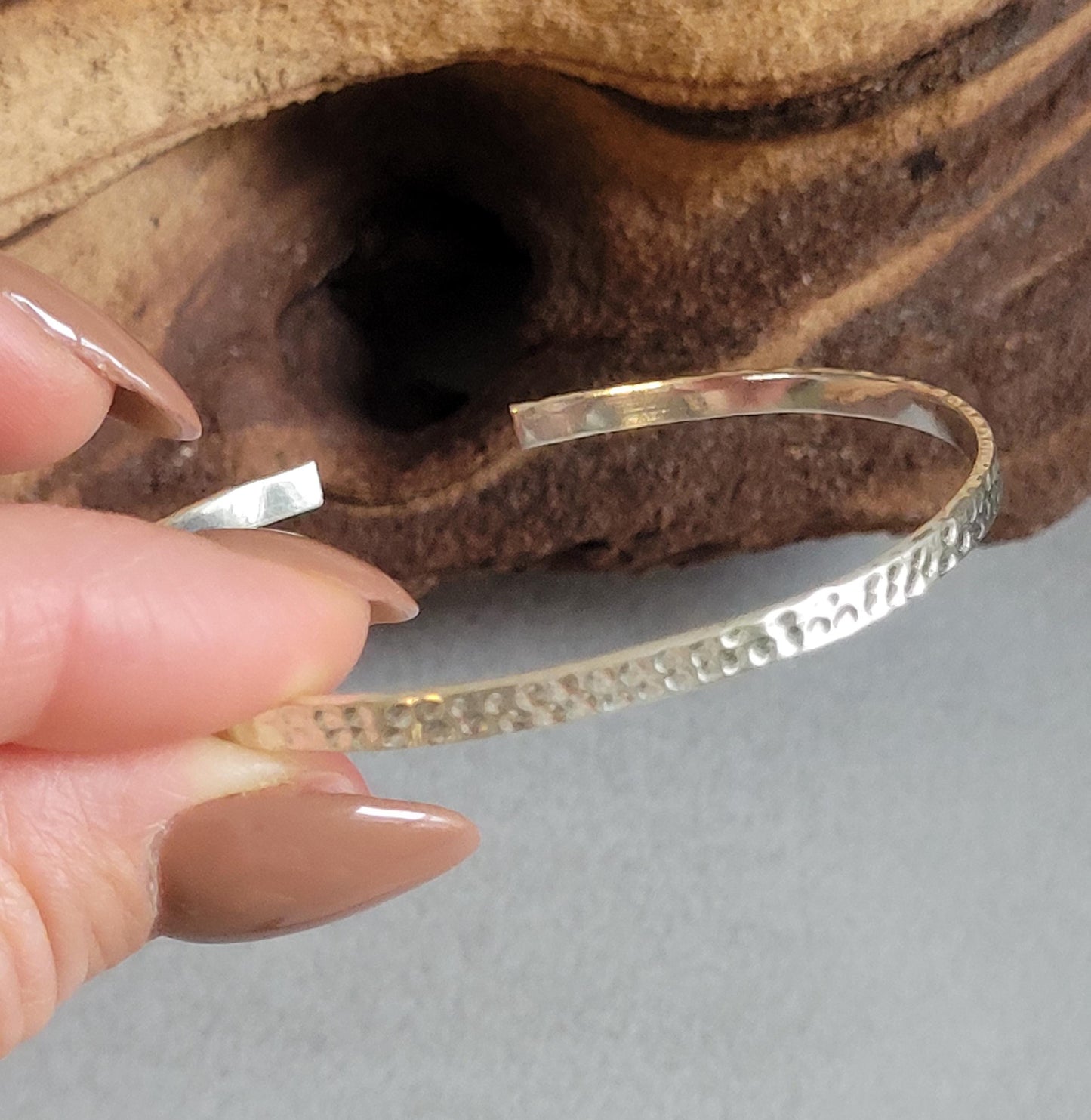Silver hammered bracelet / Hammered jewellery / Adjustable / Simple bracelet / Minimal / Gift / Stackable bracelet