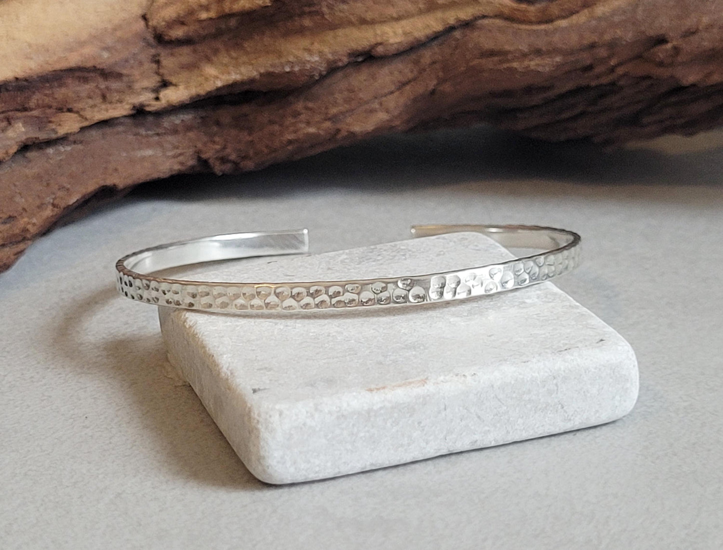 Silver hammered bracelet / Hammered jewellery / Adjustable / Simple bracelet / Minimal / Gift / Stackable bracelet