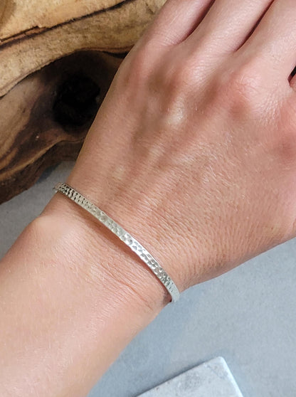 Silver hammered bracelet / Hammered jewellery / Adjustable / Simple bracelet / Minimal / Gift / Stackable bracelet