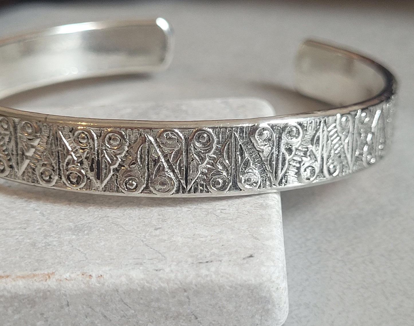 Silver bracelet / Detailed bracelet / Bangle Cuff / Simple / Minimal / Minimalist jewellery / Gift / Ethnic / Unisex bracelet / Band