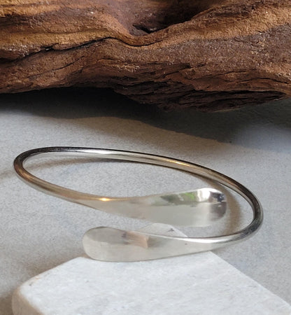 Silver bracelet / Hammered jewellery / Adjustable / Simple bracelet / Minimal / Gift / Simple / Minimalist / Pretty