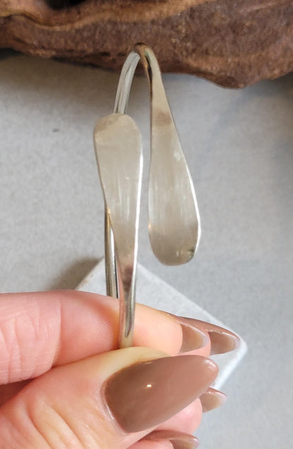 Silver bracelet / Hammered jewellery / Adjustable / Simple bracelet / Minimal / Gift / Simple / Minimalist / Pretty