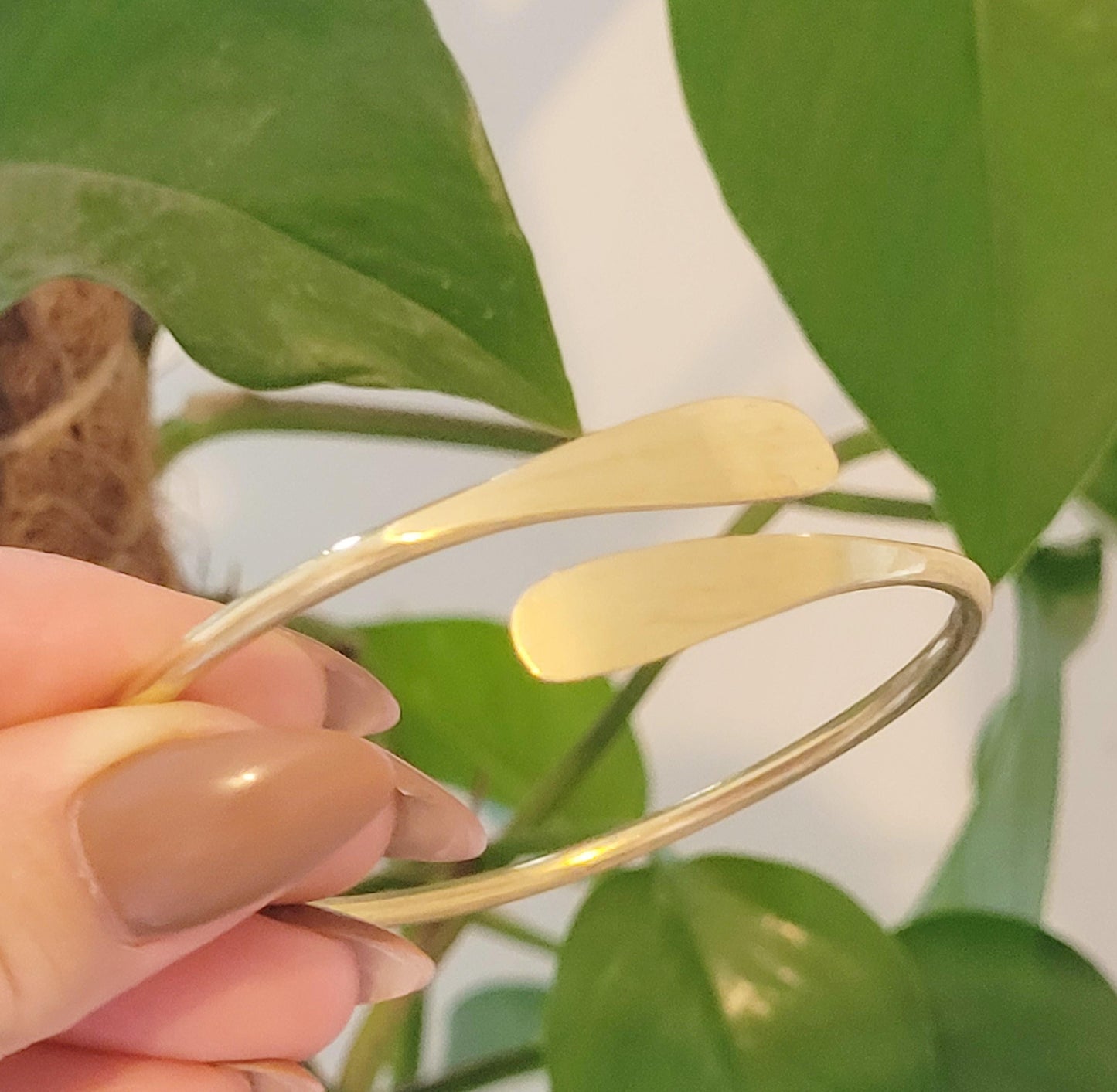 Golden bracelet / Hammered jewellery / Adjustable / Simple bracelet / Minimal / Gift / Simple / Minimalist / Pretty / Brass