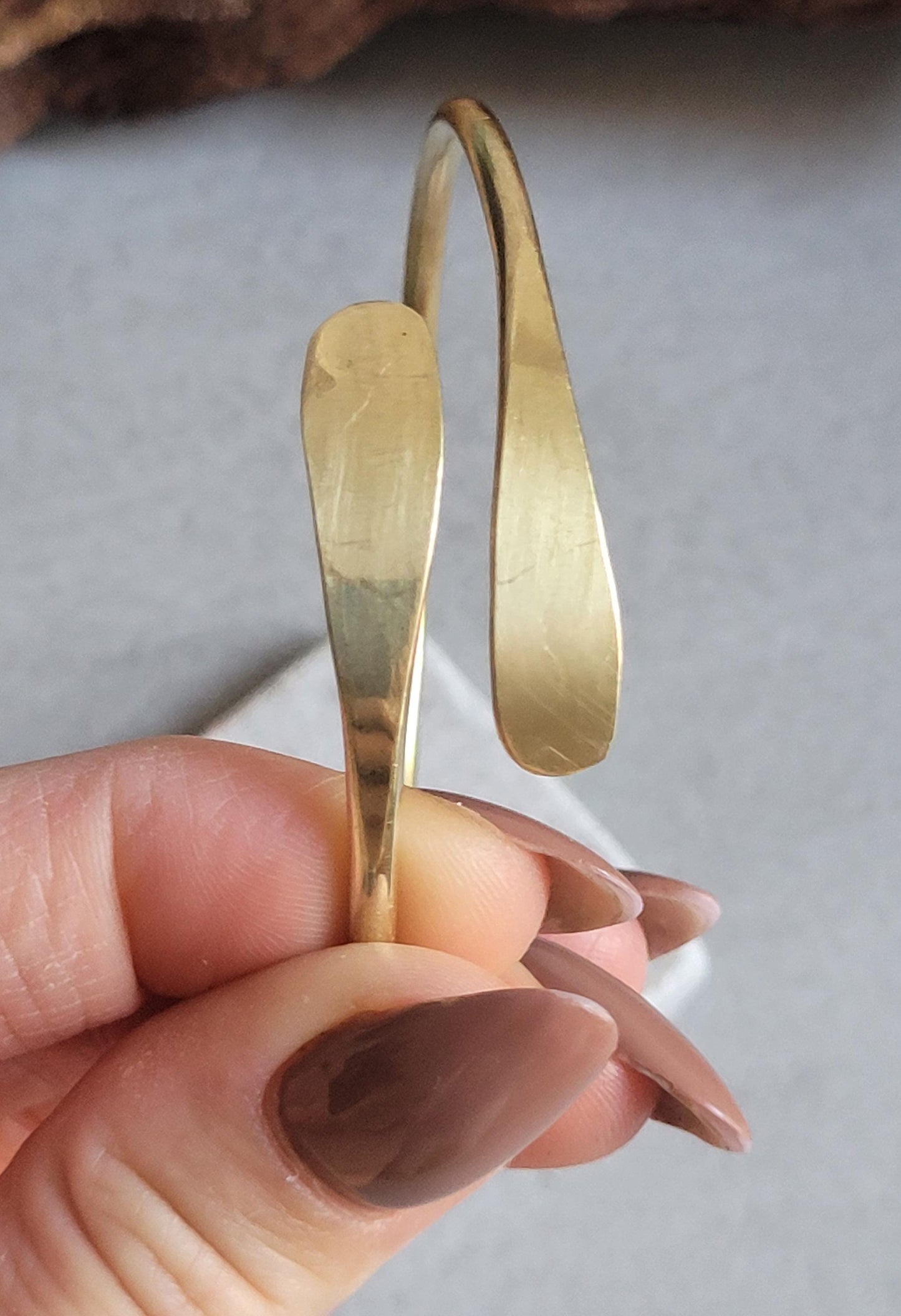 Golden bracelet / Hammered jewellery / Adjustable / Simple bracelet / Minimal / Gift / Simple / Minimalist / Pretty / Brass