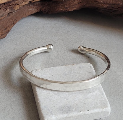 Silver bracelet / Hammered jewellery / Adjustable / Simple bracelet / Minimal / Gift / Simple / Minimalist /