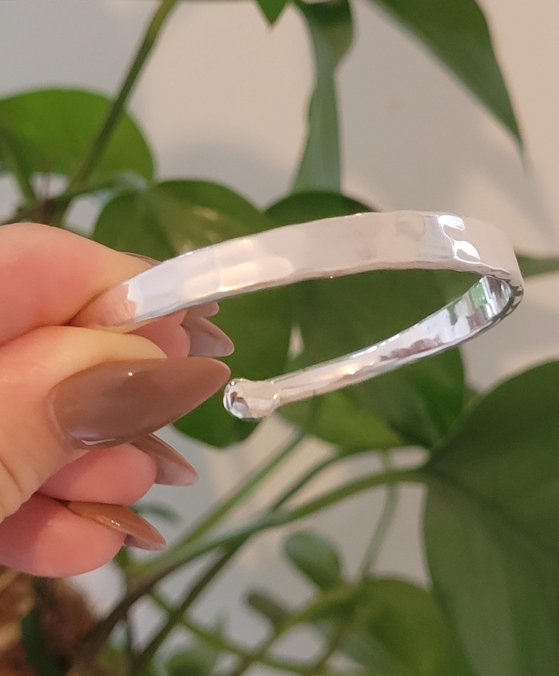 Silver bracelet / Hammered jewellery / Adjustable / Simple bracelet / Minimal / Gift / Simple / Minimalist /