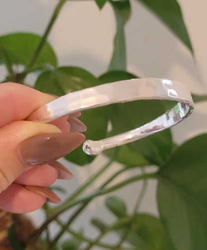 Silver bracelet / Hammered jewellery / Adjustable / Simple bracelet / Minimal / Gift / Simple / Minimalist /