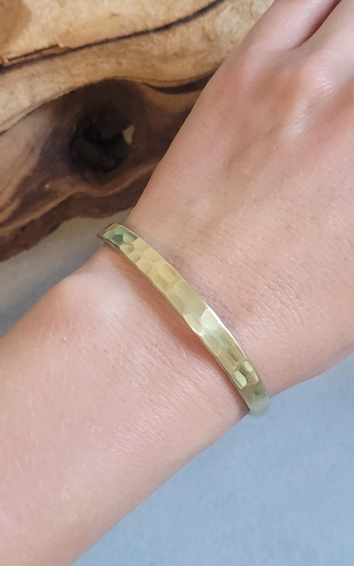 Gold bracelet / Hammered jewellery / Adjustable / Simple bracelet / Minimal / Gift / Simple / Minimalist / Pretty / Brass / Golden