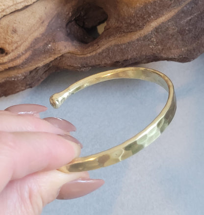 Gold bracelet / Hammered jewellery / Adjustable / Simple bracelet / Minimal / Gift / Simple / Minimalist / Pretty / Brass / Golden