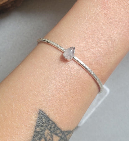 Silver bangle with a stone center / Silver bracelet / Bracelet / Silver / Cute/ Boho / Minimal / Minimalist / Minimal / Elegant / Stackable