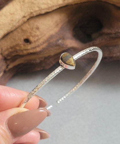 Silver bangle with a stone center / Silver bracelet / Bracelet / Silver / Cute/ Boho / Minimal / Minimalist / Minimal / Elegant / Stackable