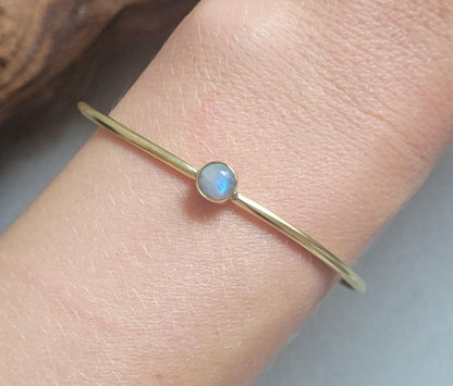 Brass bangle with Labradorite / Gold bracelet / Bracelet / Golden / Brass / Boho / Minimal / Minimalist / Minimal / Elegant / Stackable