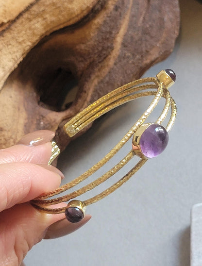 Golden cuff bracelet / Elegant / Hammered style / Luxurious / Gift / Gifting / Boho / Ethnic style / Brass / Gold / Pretty