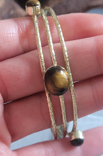 Golden cuff bracelet / Elegant / Hammered style / Luxurious / Gift / Gifting / Boho / Ethnic style / Brass / Gold / Pretty