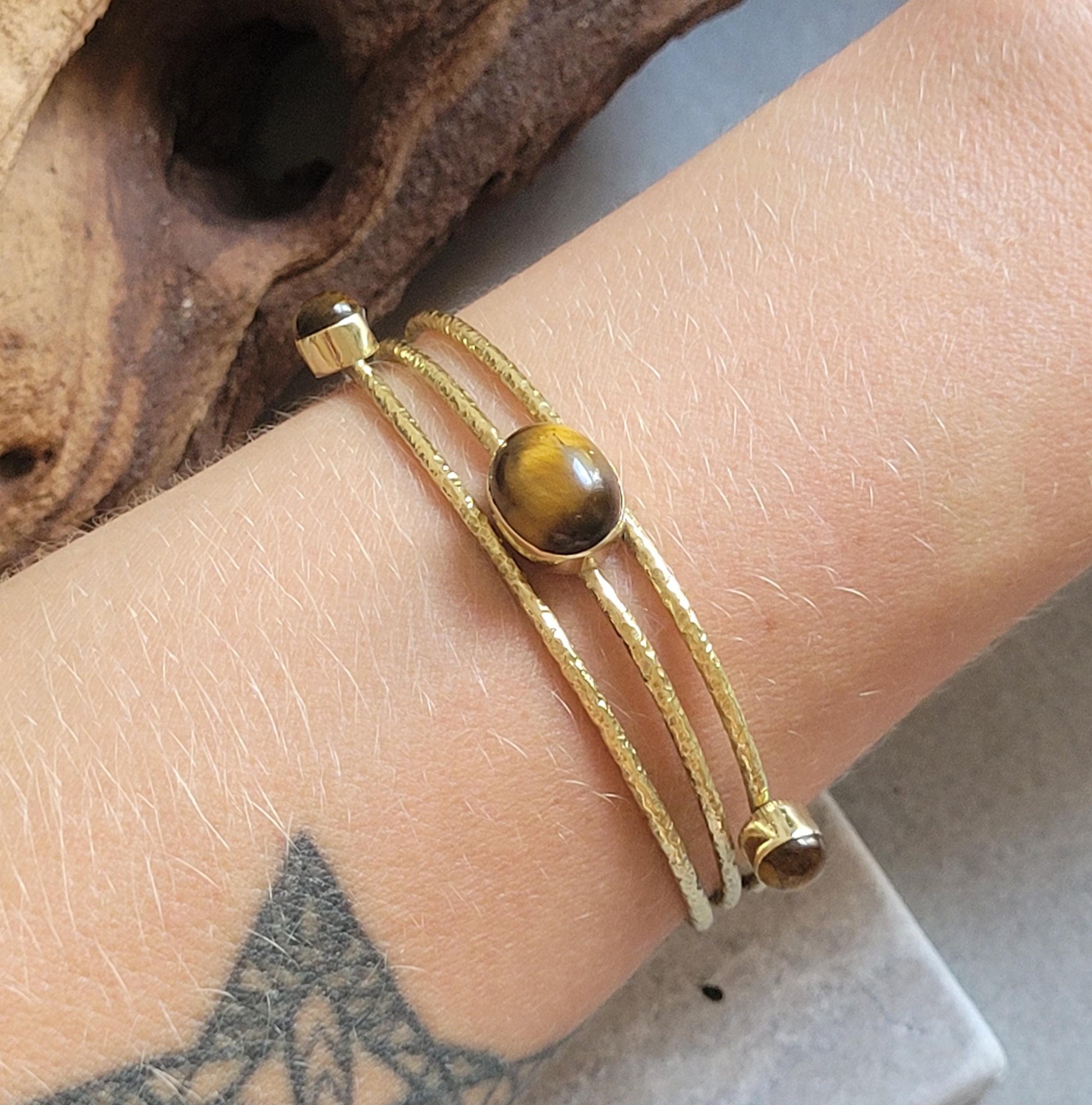 Golden cuff bracelet / Elegant / Hammered style / Luxurious / Gift / Gifting / Boho / Ethnic style / Brass / Gold / Pretty