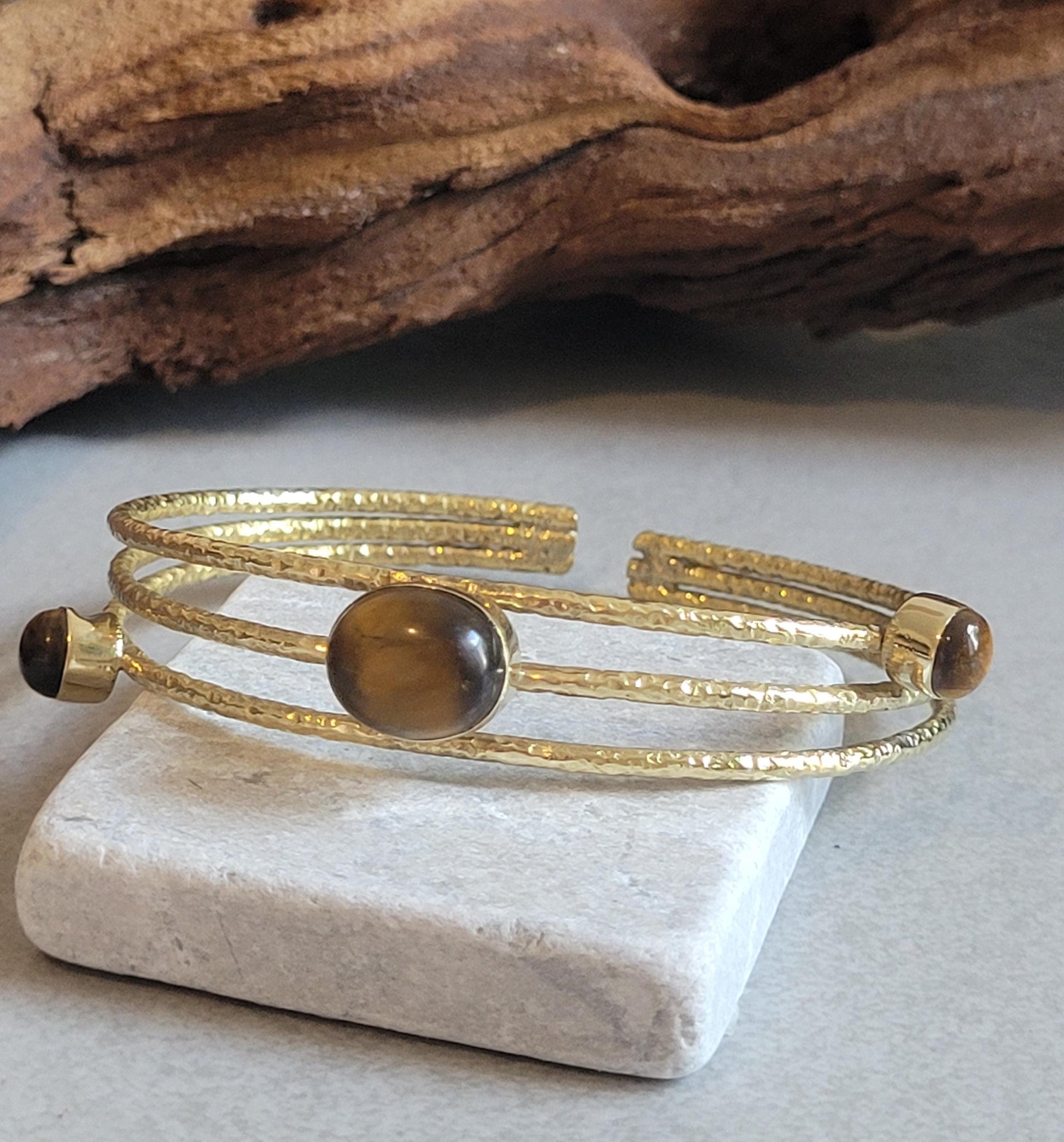 Golden cuff bracelet / Elegant / Hammered style / Luxurious / Gift / Gifting / Boho / Ethnic style / Brass / Gold / Pretty