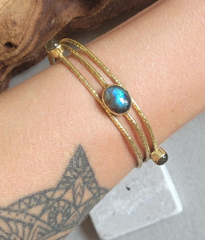 Golden cuff bracelet / Elegant / Hammered style / Luxurious / Gift / Gifting / Boho / Ethnic style / Brass / Gold / Pretty
