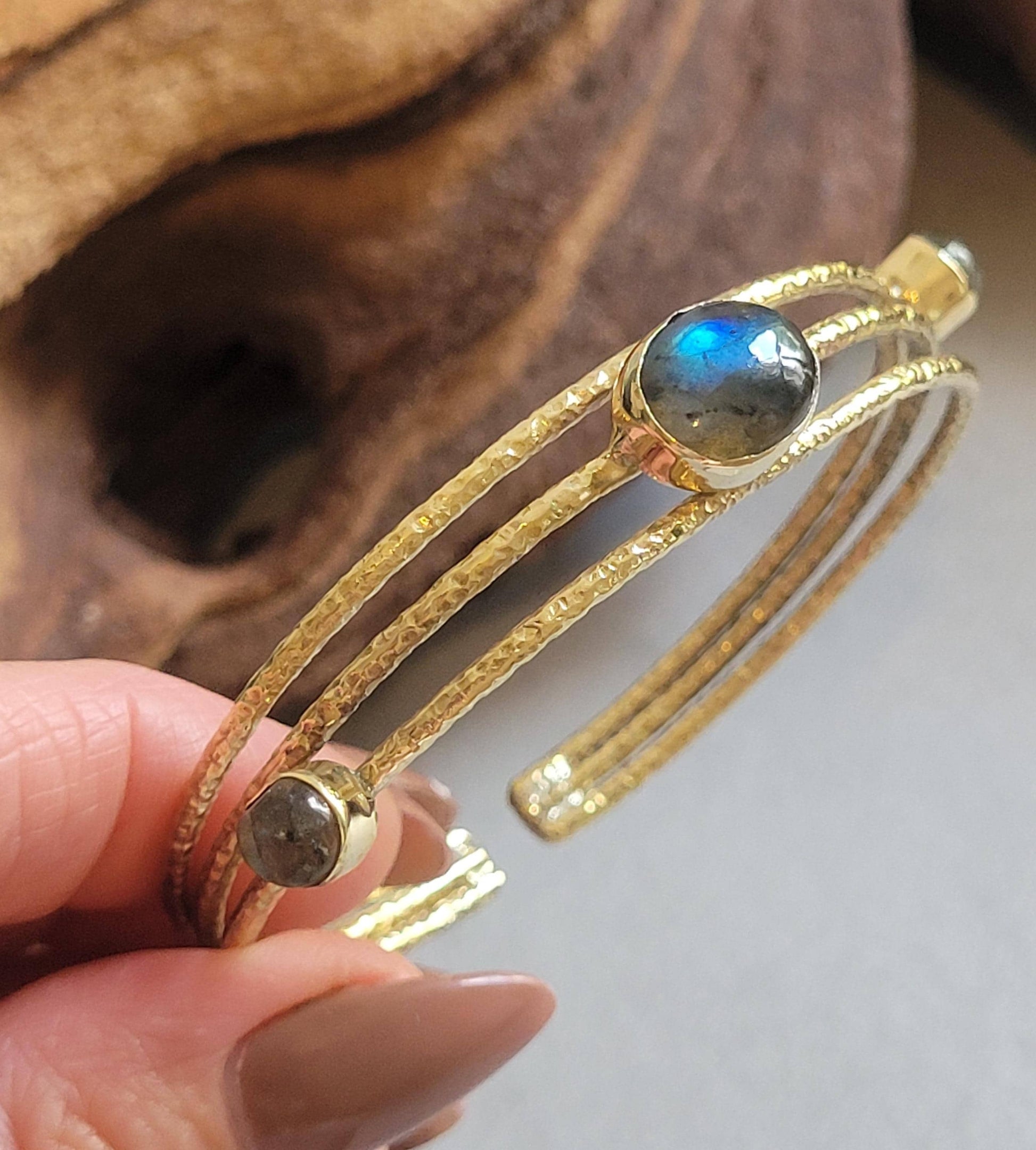 Golden cuff bracelet / Elegant / Hammered style / Luxurious / Gift / Gifting / Boho / Ethnic style / Brass / Gold / Pretty