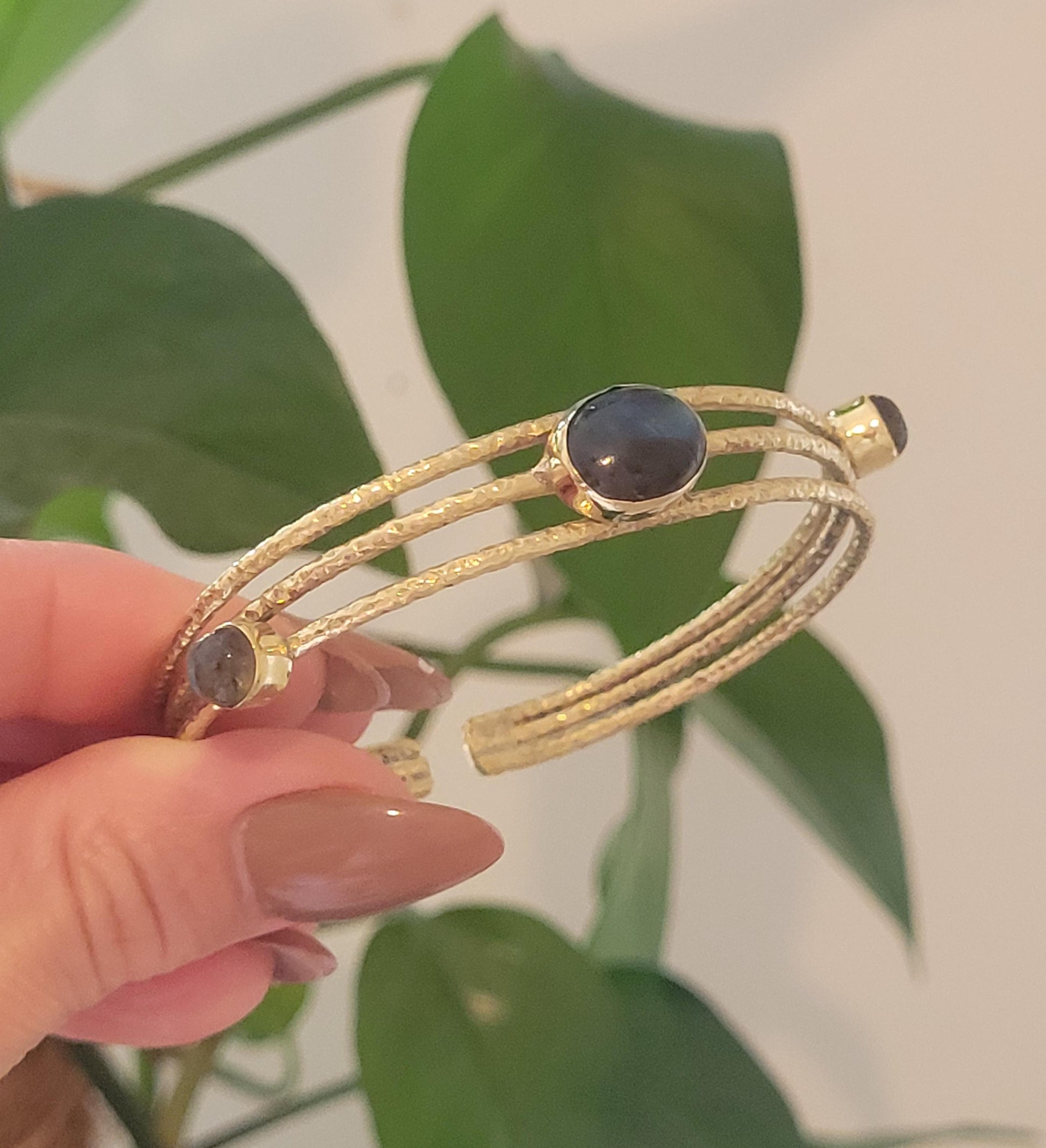 Golden cuff bracelet / Elegant / Hammered style / Luxurious / Gift / Gifting / Boho / Ethnic style / Brass / Gold / Pretty