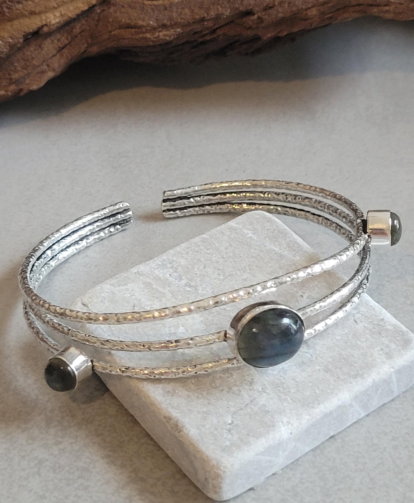 Silver cuff bracelet / Elegant / Hammered style / Luxurious / Gift / Gifting / Boho / Ethnic style / Bangle / Silver / Pretty