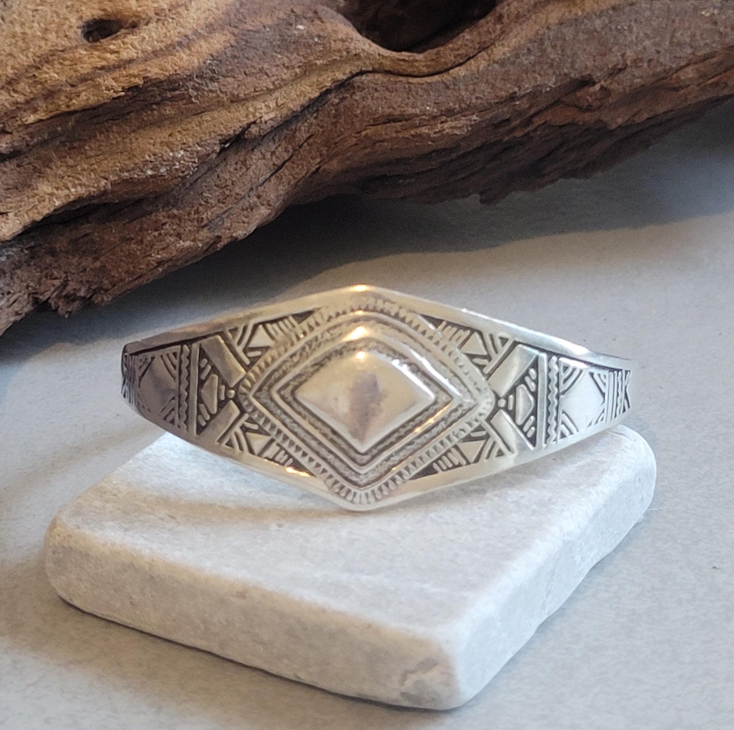 Silver detailed bracelet / Traditional / Intricate patterns / Cuff / Unique / Bracelet / Tribal / Ethnic / Jewellery
