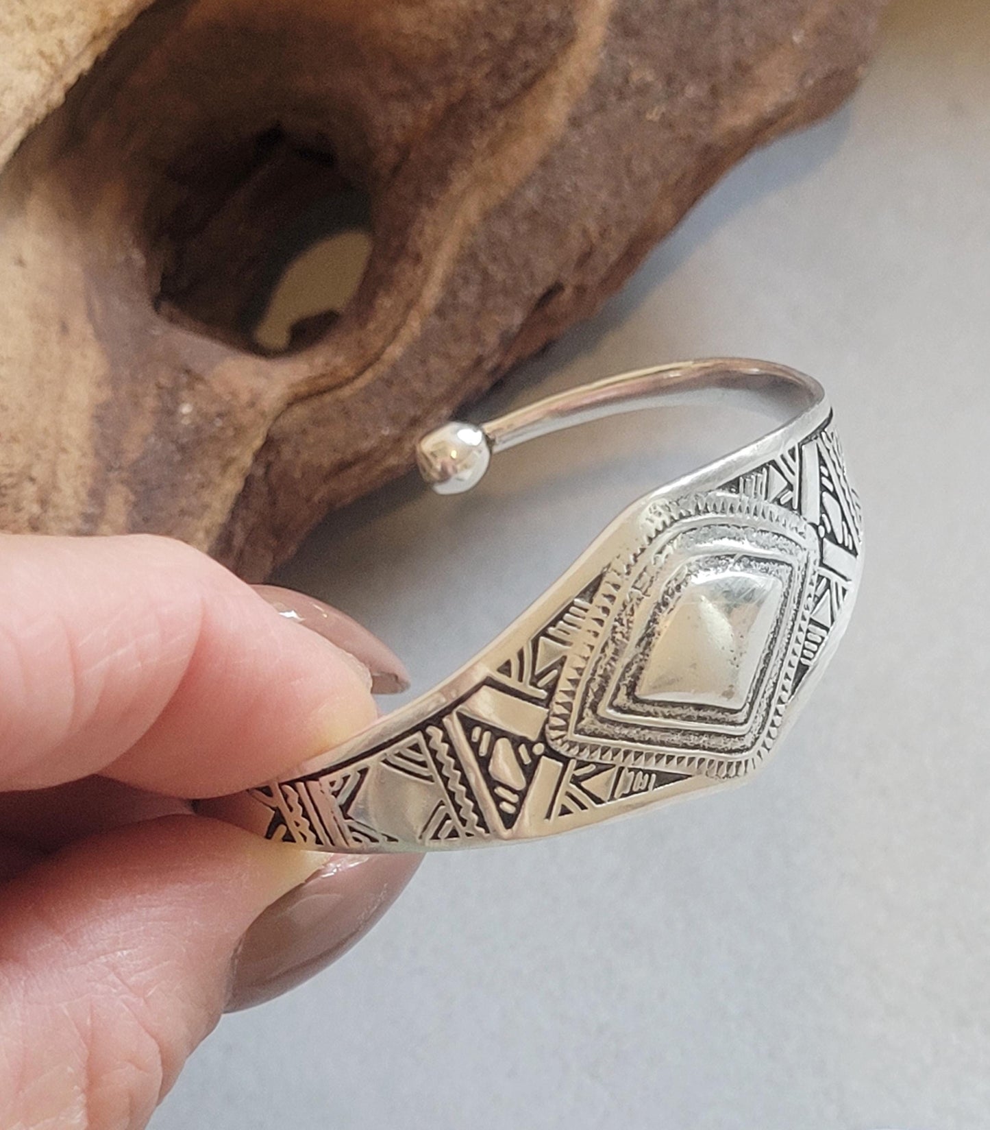 Silver detailed bracelet / Traditional / Intricate patterns / Cuff / Unique / Bracelet / Tribal / Ethnic / Jewellery