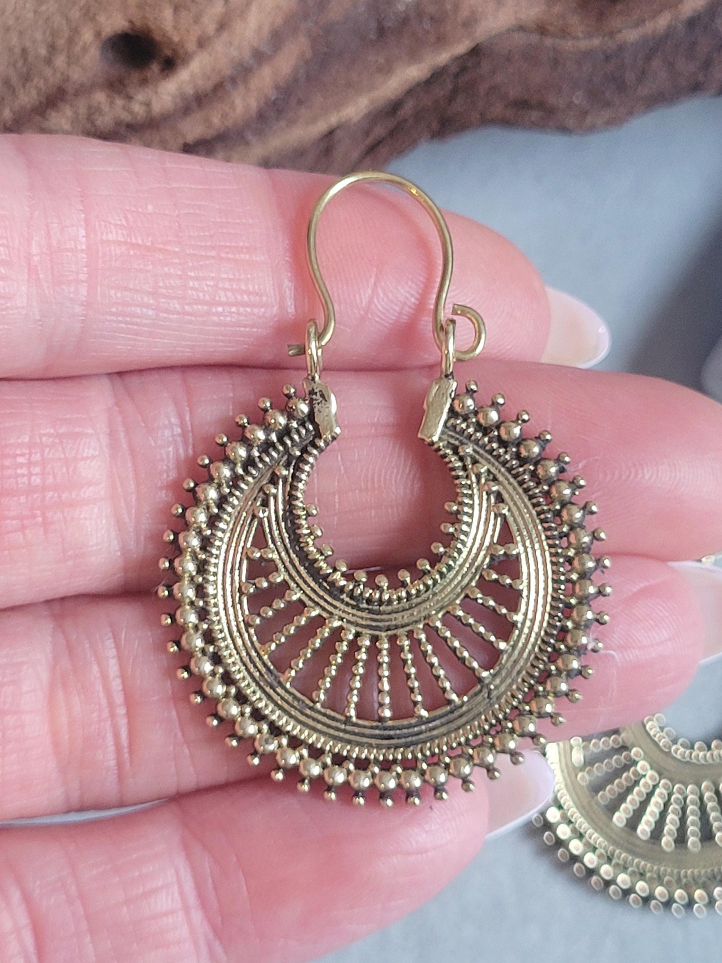 Brassearrings / Detailed hoops / Bohemian jewellery / Gift idea / Elegant earrings / Gold jewelry / Pretty / Golden