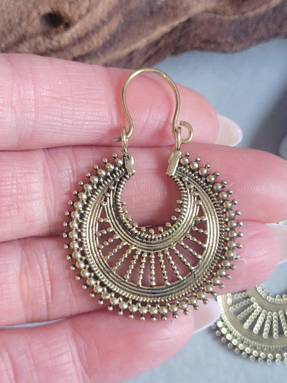 Brassearrings / Detailed hoops / Bohemian jewellery / Gift idea / Elegant earrings / Gold jewelry / Pretty / Golden
