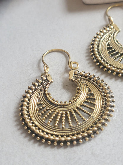 Brassearrings / Detailed hoops / Bohemian jewellery / Gift idea / Elegant earrings / Gold jewelry / Pretty / Golden