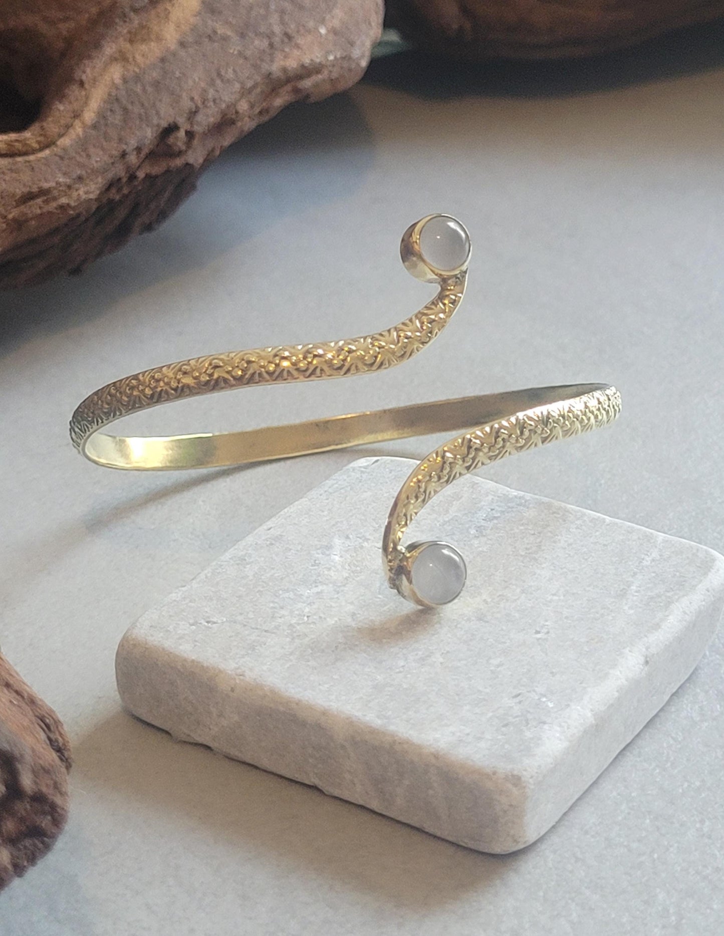 Golden double stone bracelet / Detailed cuff bracelet / Unique / Elegant / Brass / Gift idea/ Ethnic / Minimalist / Statement